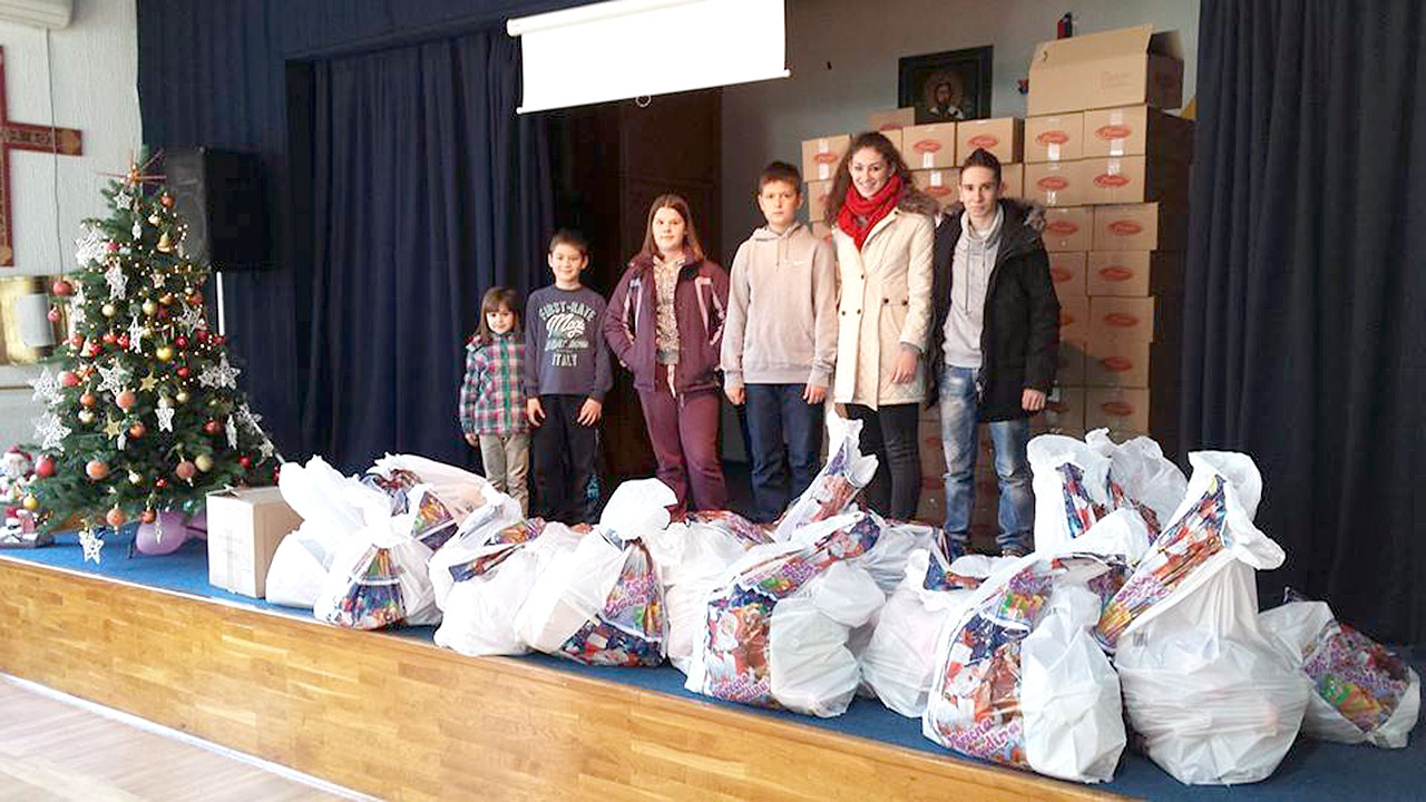 Champ 07 - Donacija novodisnjih paketica za Decje selo 02